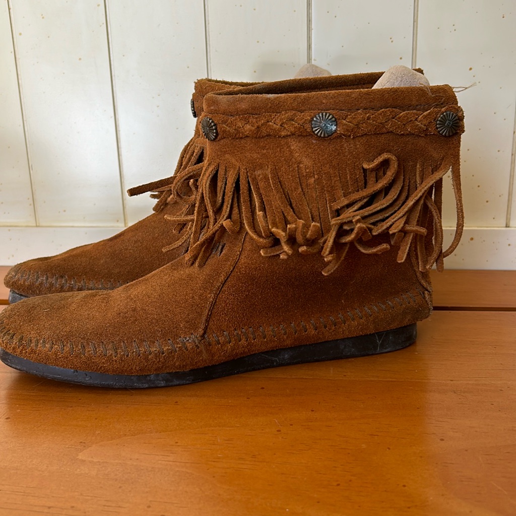 Minnetonka Chestnut Short Moccasins Women’s Size 7
